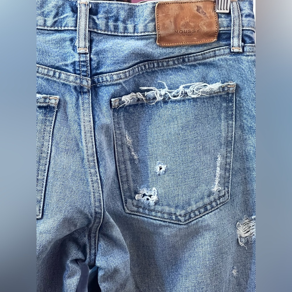 MOUSSY Vintage Aberdeen Tapered distressed jeans in blue cotton denim - Picture 14 of 16